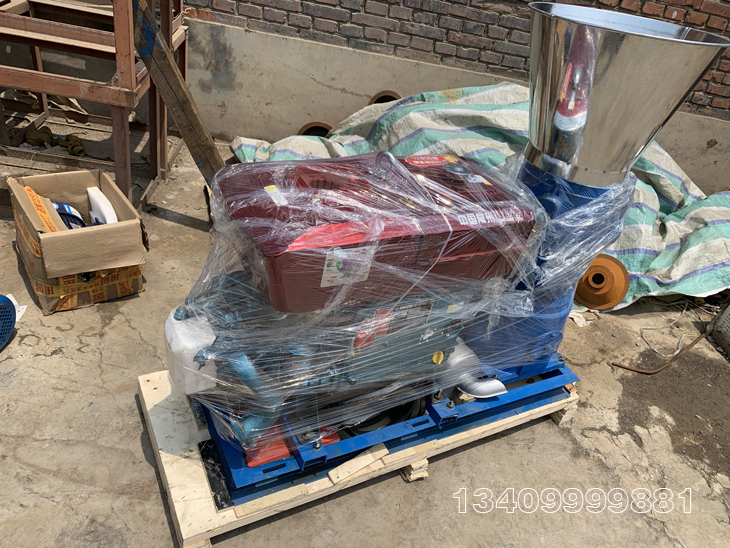 柴油機(jī)款平模飼料顆粒機(jī) 柴油機(jī)款平模飼料顆粒機(jī)