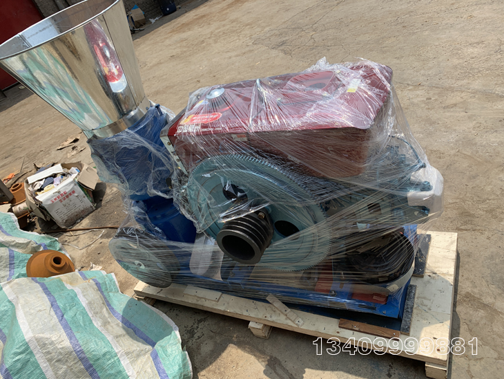 柴油機(jī)款平模飼料顆粒機(jī) 柴油機(jī)款平模飼料顆粒機(jī)